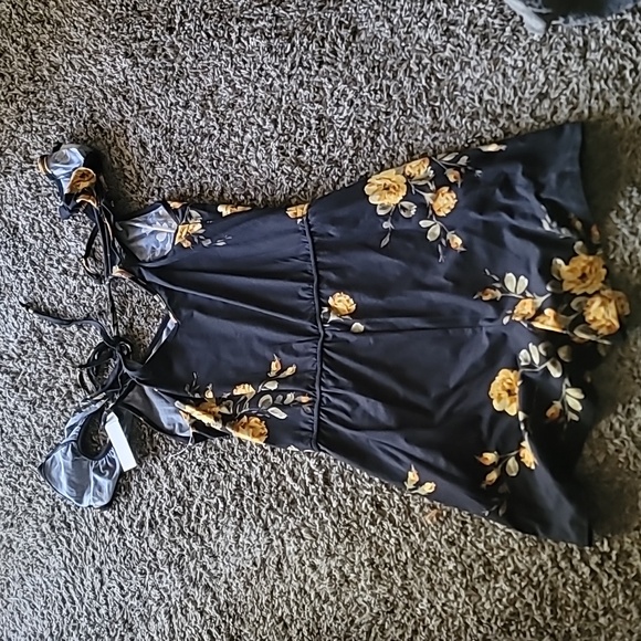 Nine Britton Floral Romper NWT - Picture 7 of 9